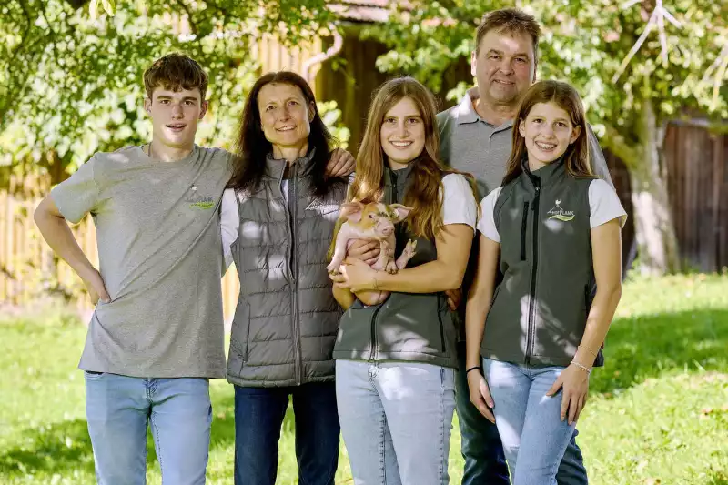 Wir freuen uns, Ihr Interesse für unseren Hof zu wecken!